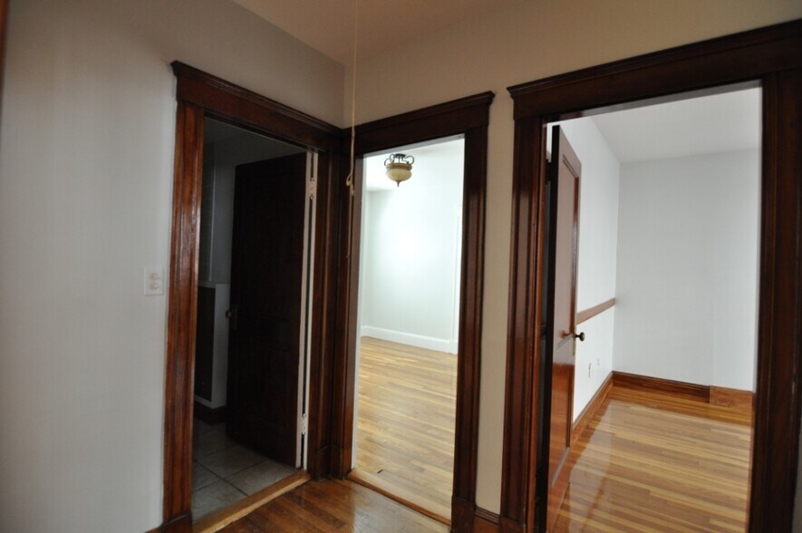 Building Photo - 202 Calumet St