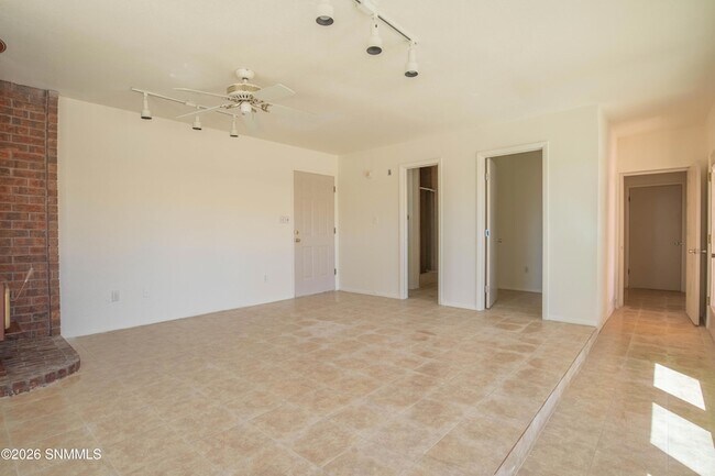 Building Photo - 3102 Hillsdale St