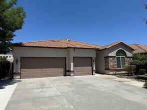 Building Photo - 4-bedroom single story in Sylvan School District!