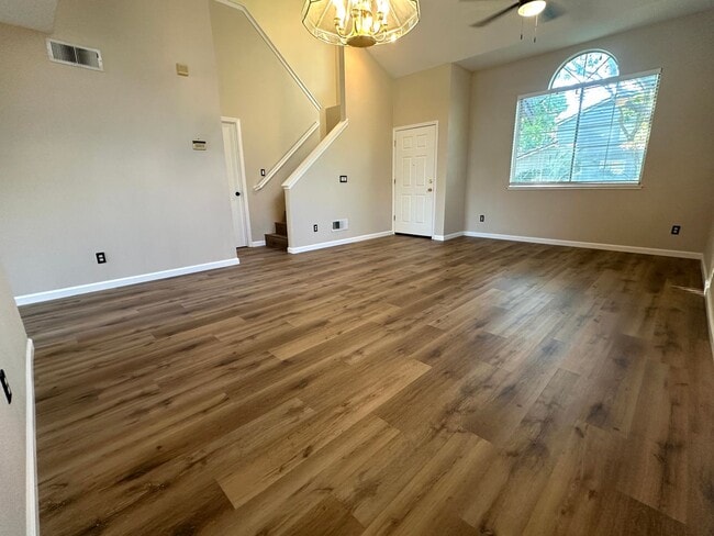 Building Photo - Spacious 4 Bedroom Corner Lot in Brentwood!