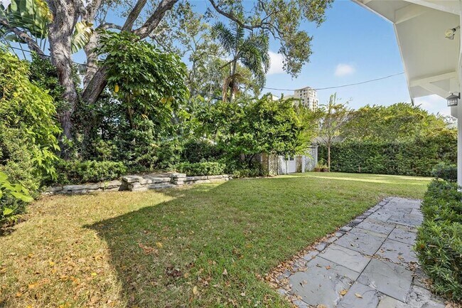 Building Photo - 3003 W Harbor View Ave