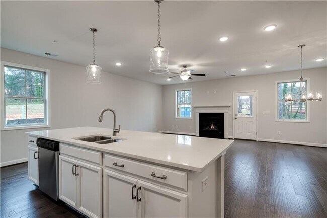 Building Photo - 1095 Lawanna Dr