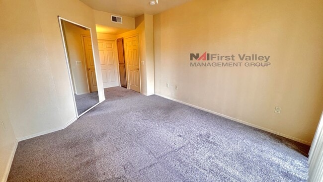 Building Photo - 2 Bedrooms, 2 Baths