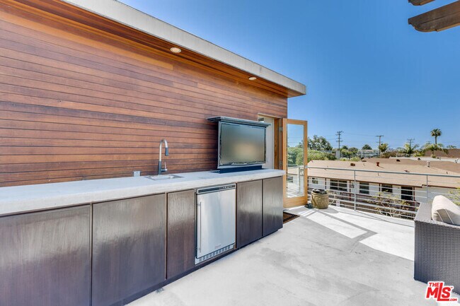 Building Photo - 258 3rd Ave