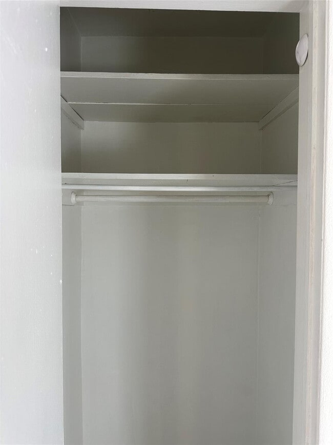 Building Photo - 1101 NE 17th Way