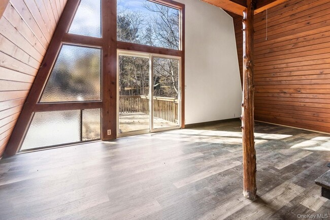 Building Photo - 304 Lake Lodge Dr