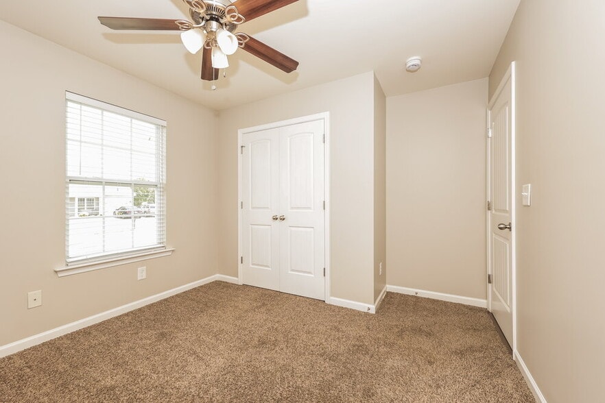 Building Photo - 2014 Cobblestone Dr