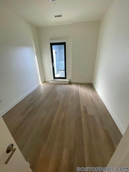 Building Photo - 1079 Commonwealth Ave