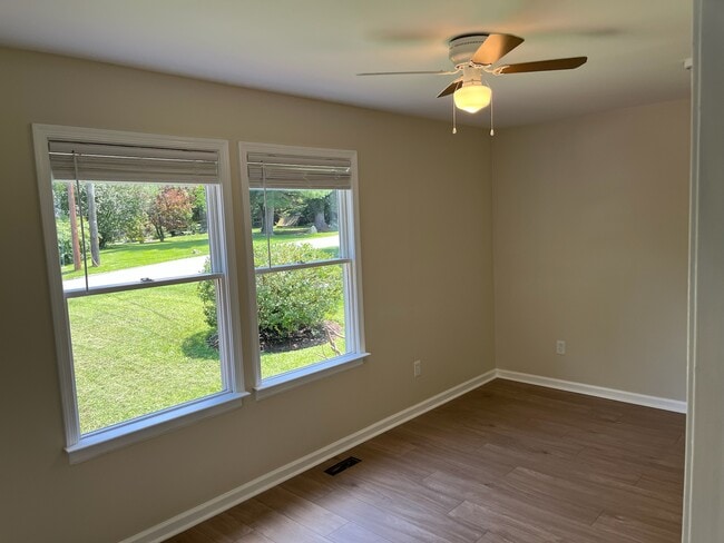 Building Photo - 122 Garris Rd