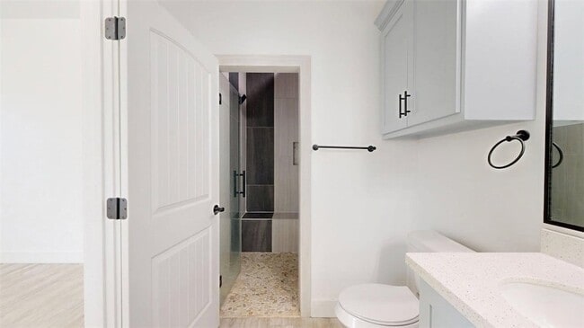 Building Photo - 4867 N Oakland Ln