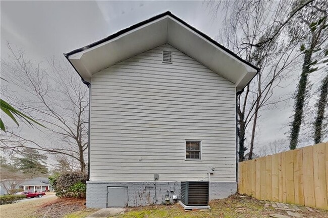 Building Photo - 2839 Mountbery Dr