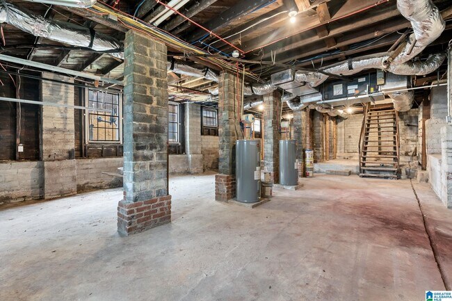 Building Photo - 1101 7th Ave W