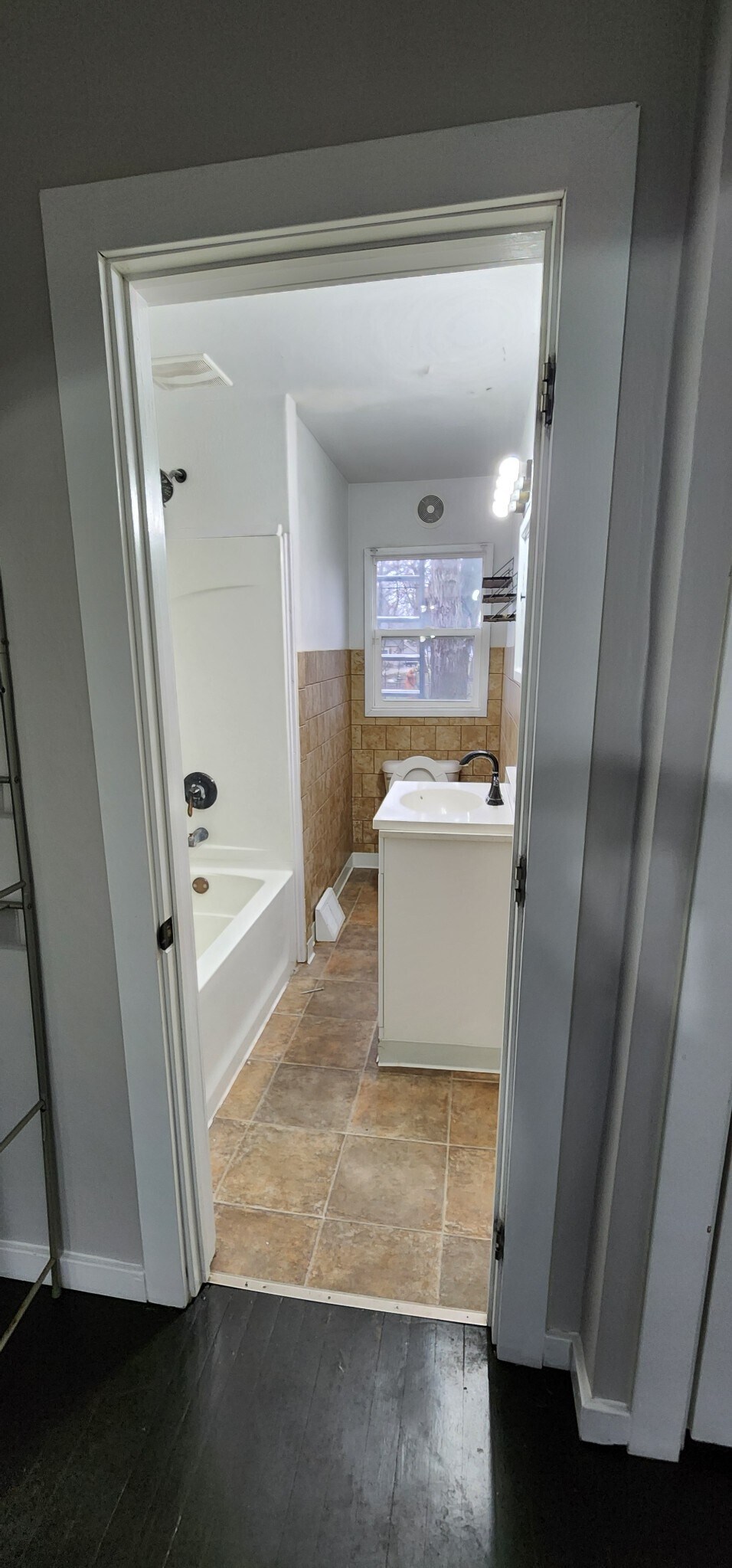 Building Photo - 1748 W Grand Ave