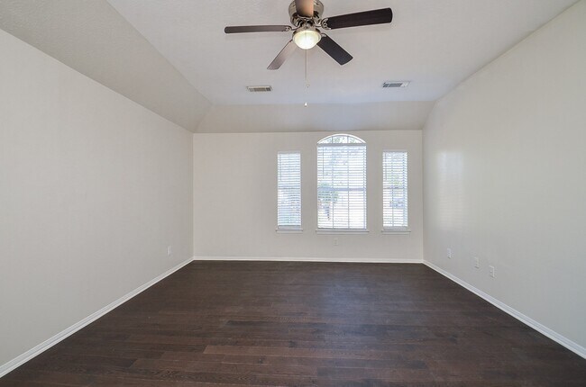 Building Photo - 3027 Texas Oak Dr