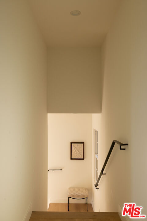 Building Photo - 1020 Manzanita St