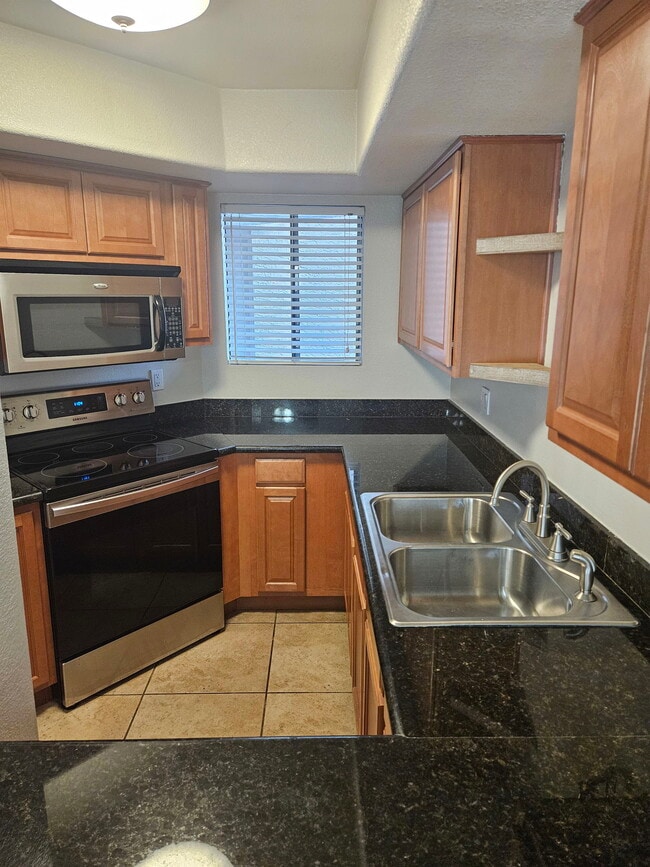 Building Photo - 885 N Granite Reef Rd