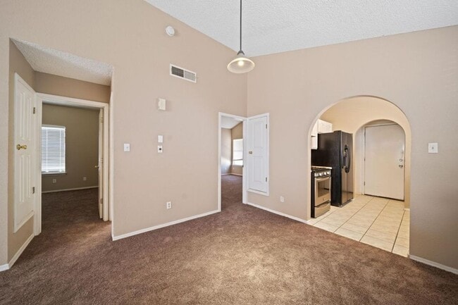 Building Photo - Adorable 2 bedroom, 2 bath home in East  El Paso!