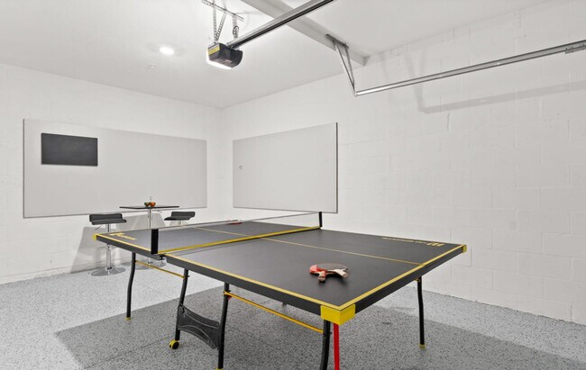 Building Photo - 1031 Splash Shot Pl