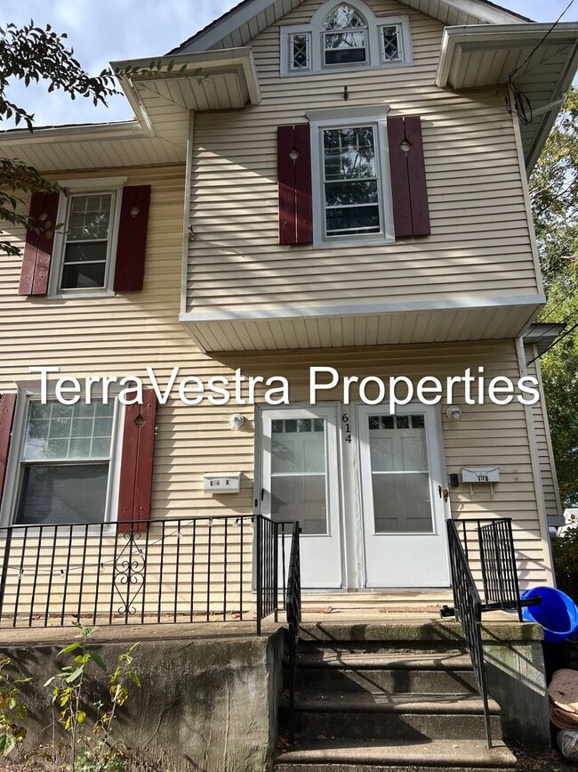 Building Photo - 614 Taylor Ave