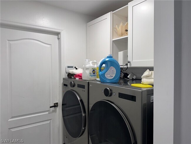 Building Photo - 3417 31st St W