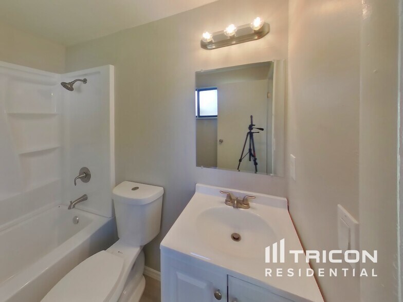 Building Photo - 1243 Piney Branch Cir