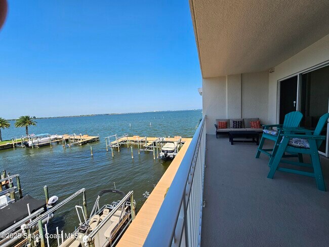 Building Photo - 590 S Banana River Dr