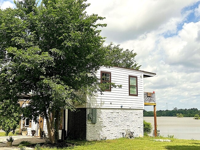 Building Photo - Fully Furnished Humble Water Front Property