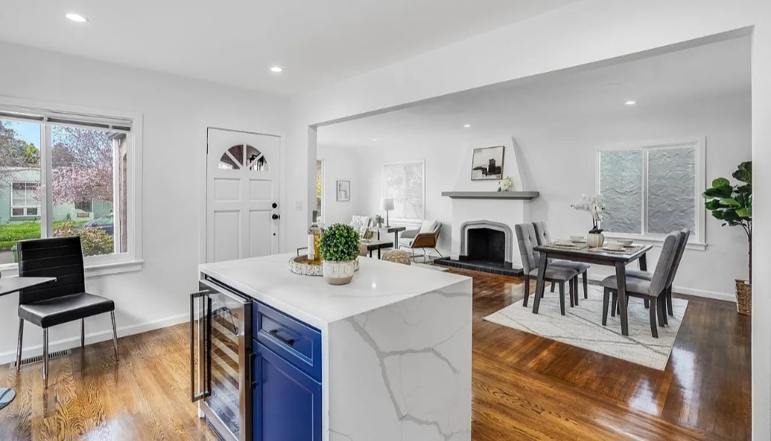 Building Photo - 2161 N Valley St