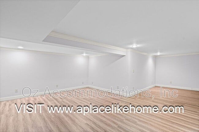 Building Photo - 4300 W 111th Terrace