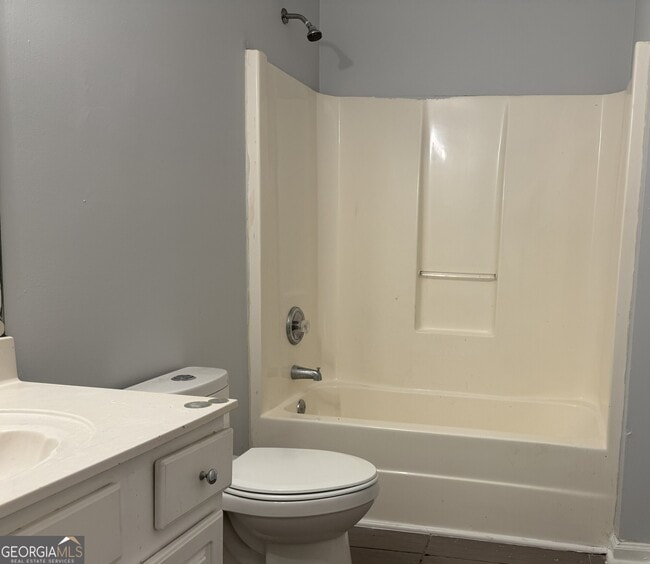 Building Photo - 61 Weyman Ave SW