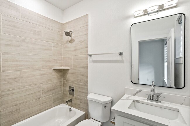 Building Photo - 2400 Benbrook Dr
