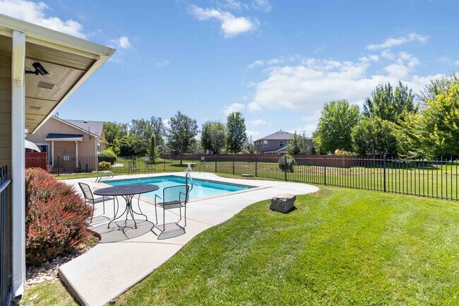 Building Photo - 2 bedroom Townhome