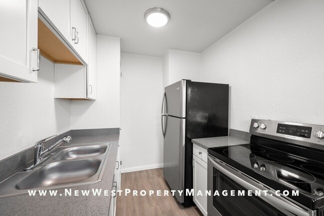 Building Photo - Light and bright Sherman Heights 1 Bedroom...