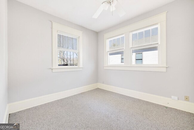 Building Photo - 300 Oxford Pl NE