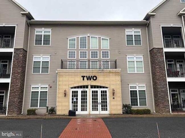 Primary Photo - 2-Bedroom Townhome for professionals - Sta...