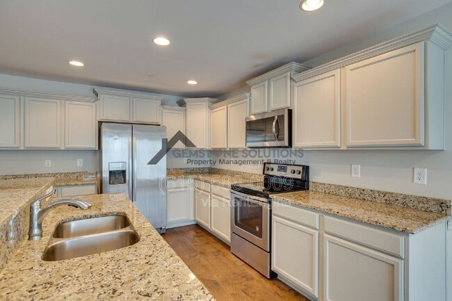 Building Photo - 4018 Commons Dr