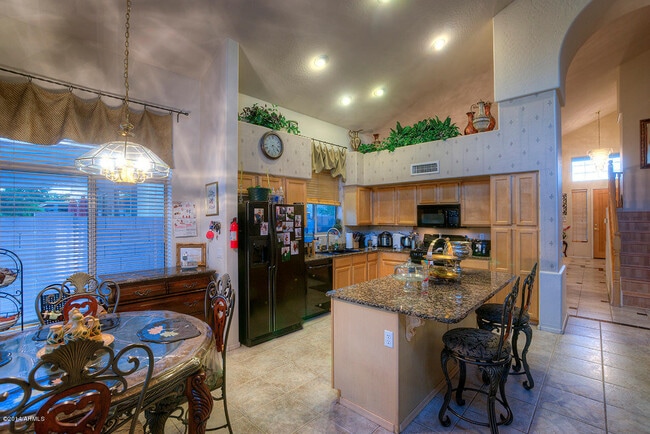 Building Photo - 553 N Kimberlee Way