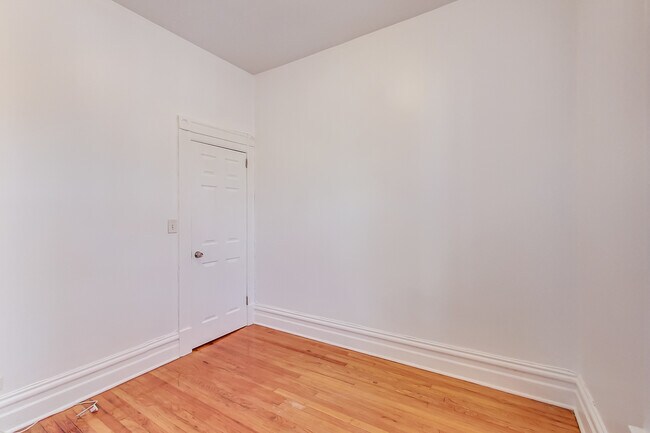 Building Photo - 1138 W Addison St