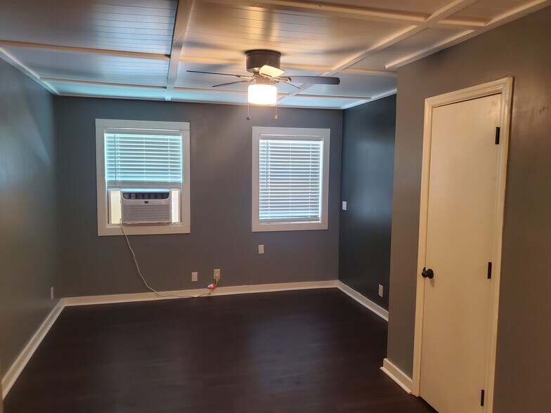 Building Photo - 806 Ewing Blvd