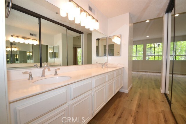 Building Photo - 2555 Plaza del Amo
