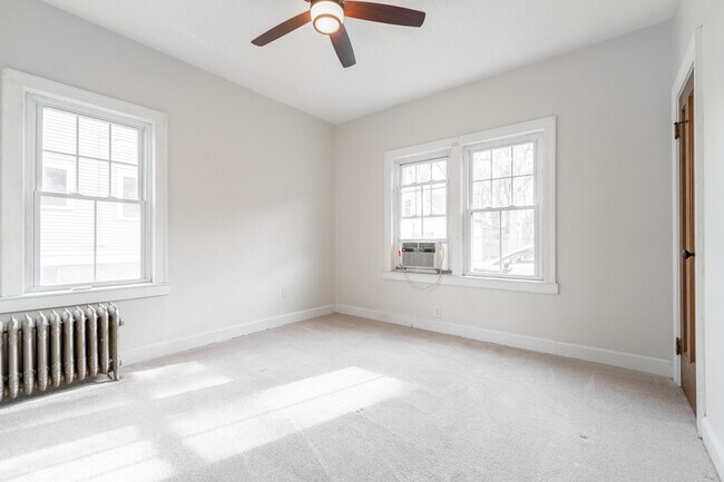 Building Photo - 711 E 33rd St