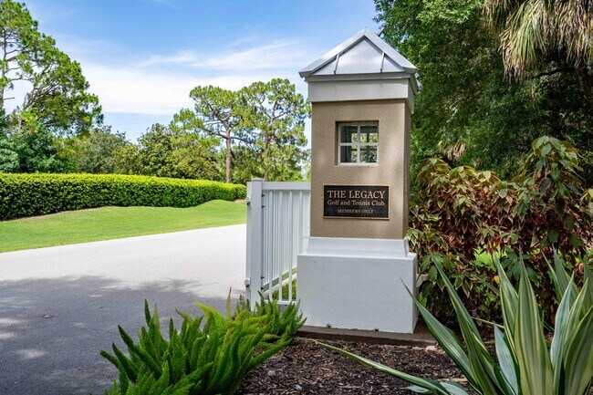 Building Photo - 7033 Willow Pine Way