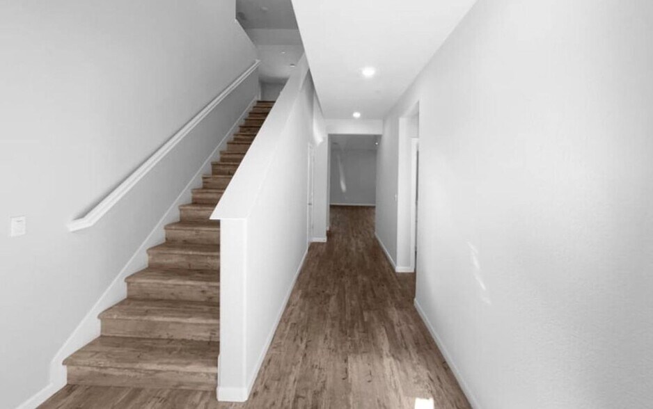 Building Photo - 8416 Tapies Way