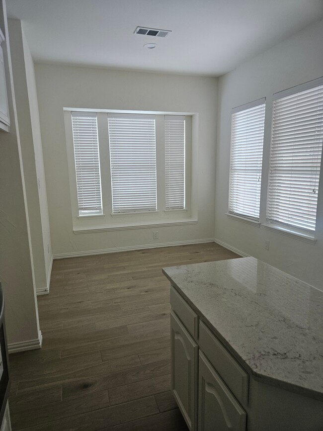 Building Photo - 1732 Auburn Dr