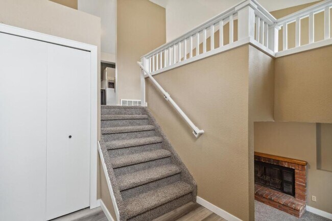 Building Photo - 5245 Mule Deer Dr