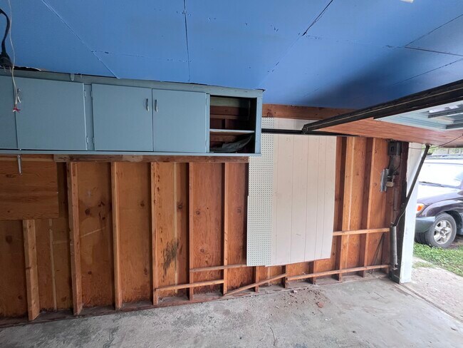 Building Photo - 1824 E San Rafael St