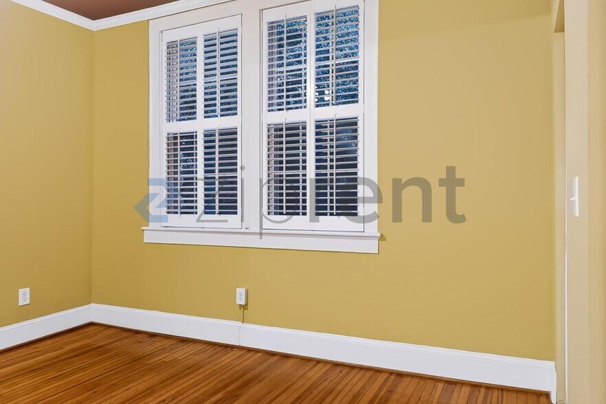 Building Photo - Unit Unit 102