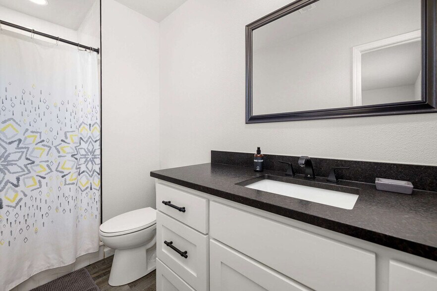 Building Photo - 3028 N Malinda Dr