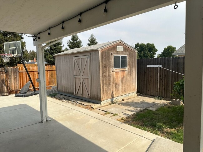 Building Photo - 5217 W Howard Ct