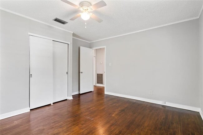 Building Photo - 164 June St